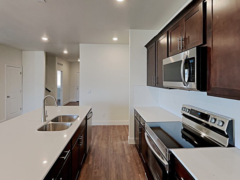 Building Photo - 3371 S 2580 W