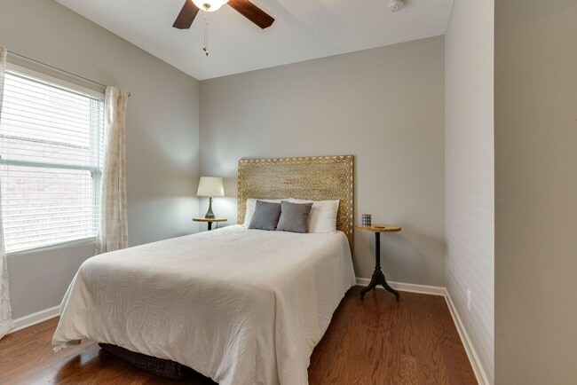 Building Photo - 3 Bed, 2 Bath One Level Home w/ Hardwood T...