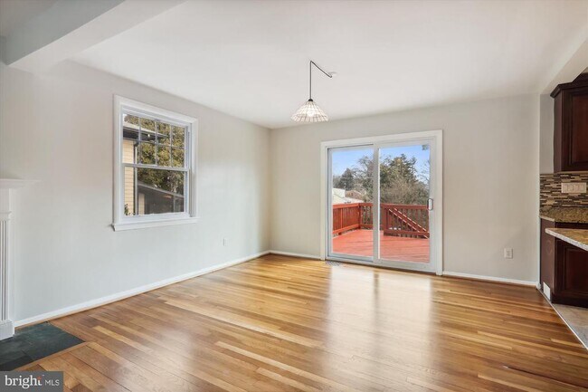 Building Photo - 9213 Cypress Ave