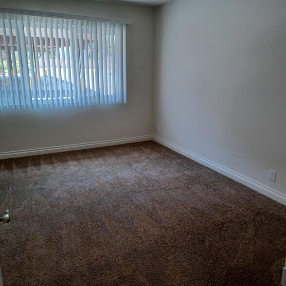 Building Photo - 4901 Heil Ave