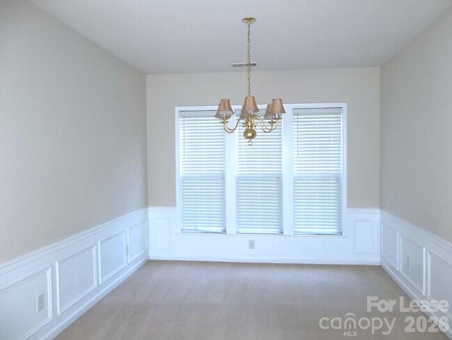 Building Photo - 11120 Maplehurst Dr