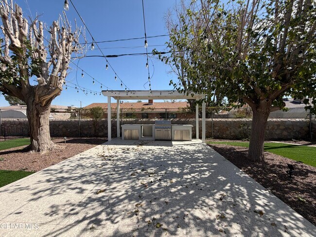 Building Photo - 8500 Edgemere Blvd