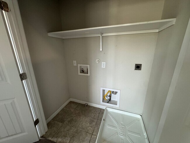 Building Photo - NEAR MEDICAL CENTER  |  GATED COMMUNITY   | 3 BEDROOMS  |  2.5 BATHS
