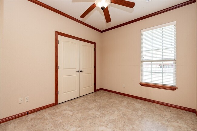 Building Photo - 3902 SW Banbury Dr