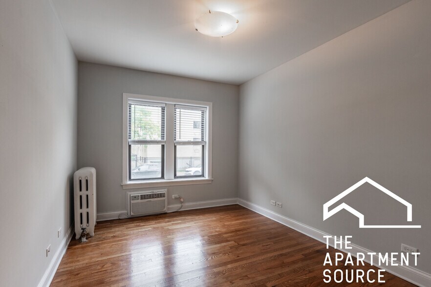 Building Photo - 736 W Addison St