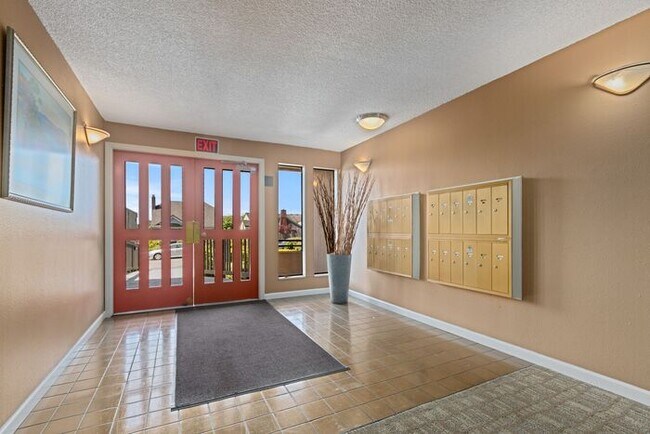 Building Photo - Large Freshly Remodeled and AIR CONDITIONE...