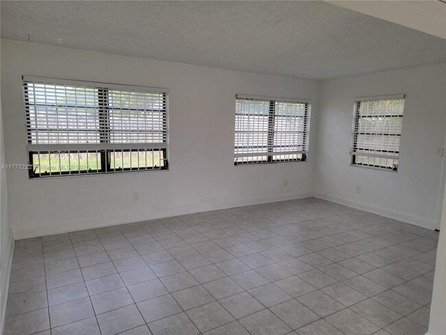 Building Photo - 3 bedroom in Miami Gardens FL 33056