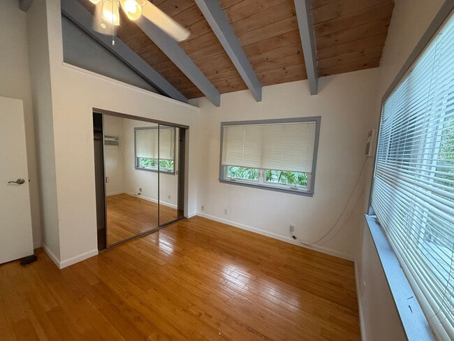Building Photo - $3,800 / 3 bedroom, 2 bath, multi-level ho...