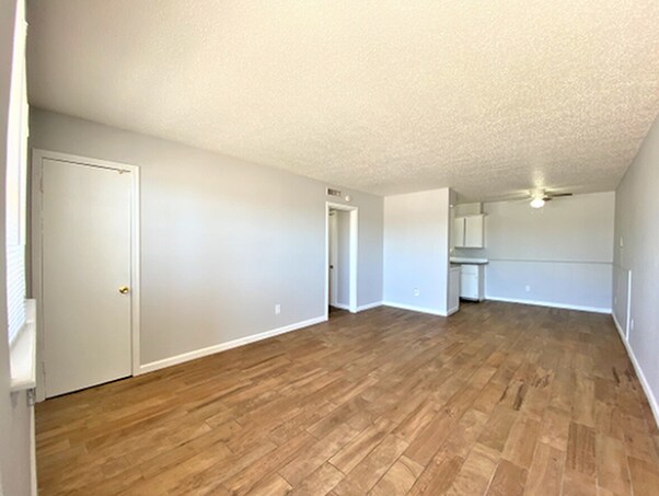 Ridgewood Village Apartments Int - Ridgewood Village Apartments