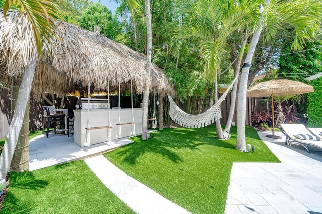 Building Photo - 417 NE 15th Ave