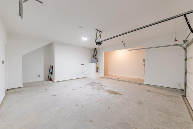 Building Photo - 305 Arnage Dr