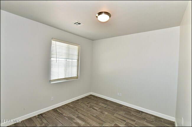 Building Photo - 13146 Cleethorpes St
