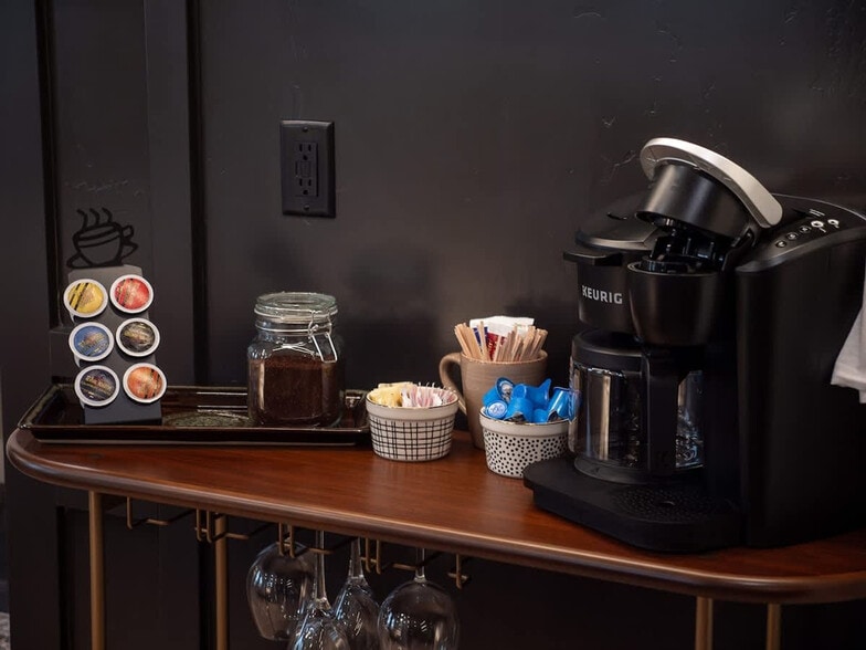 Building Photo - 3413 W Sunset Ave