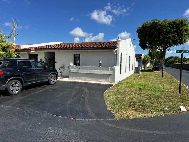 Building Photo - 9466 SW 5th Ln