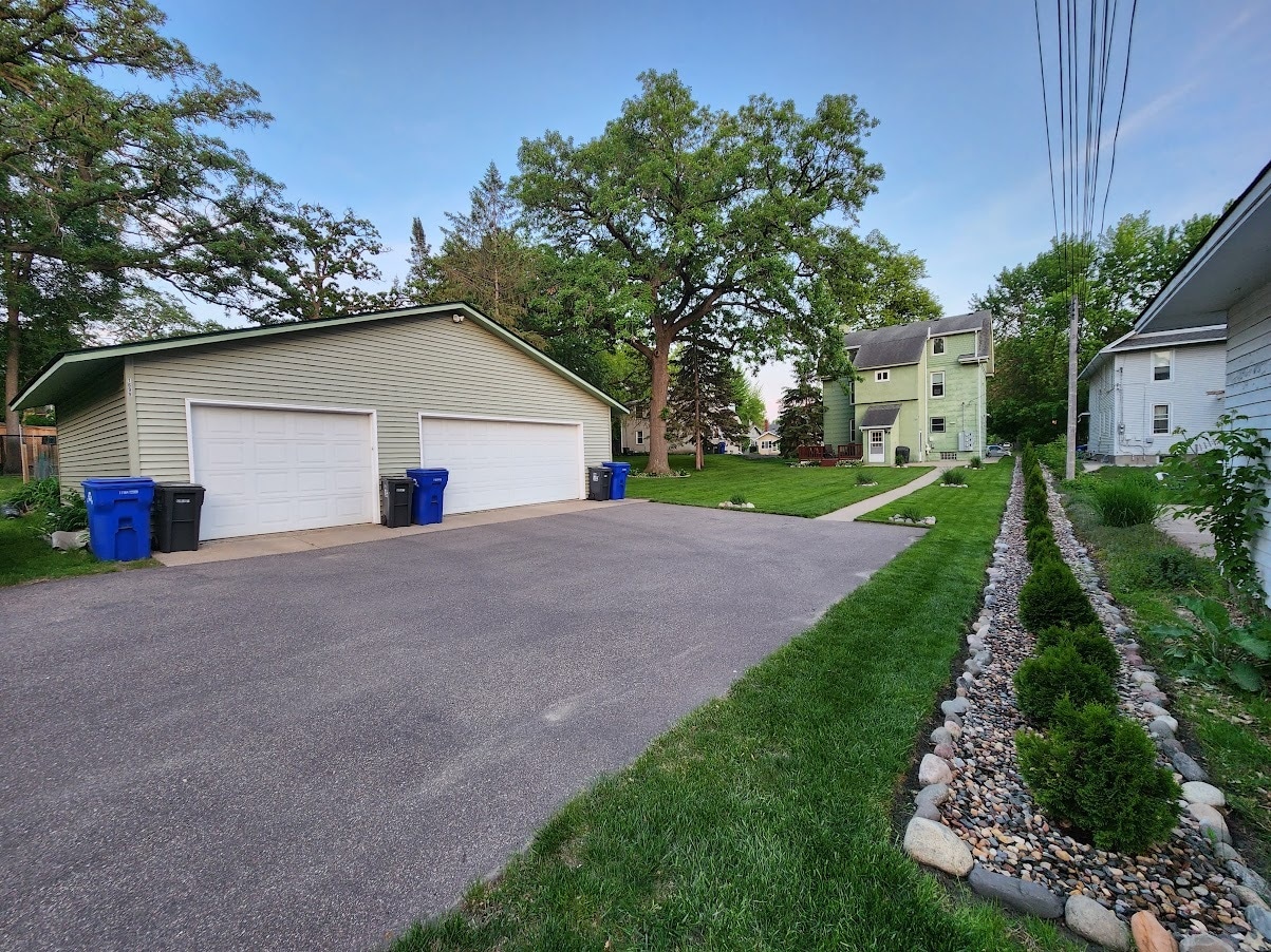 Building Photo - 1699 Saint Clair Ave