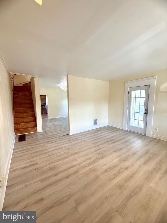 Building Photo - 403 S Main St