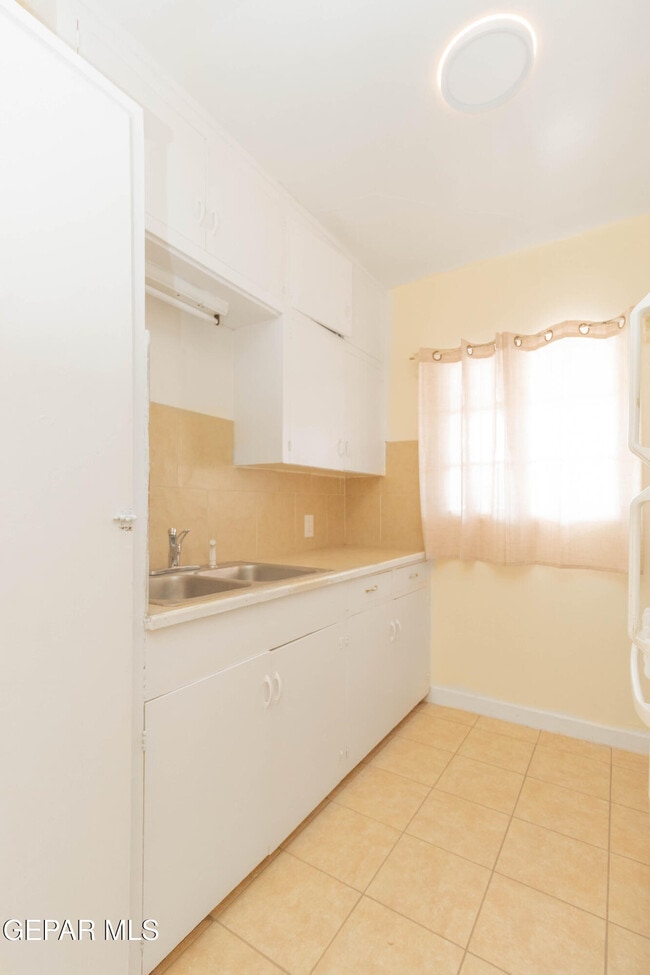 Building Photo - 1210 N Florence St