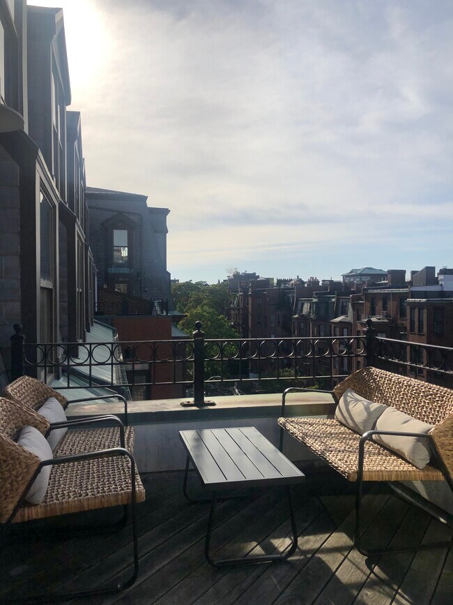 Building Photo - 201 Newbury St