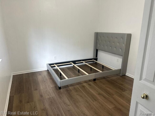 Building Photo - 3581 Reeves Dr