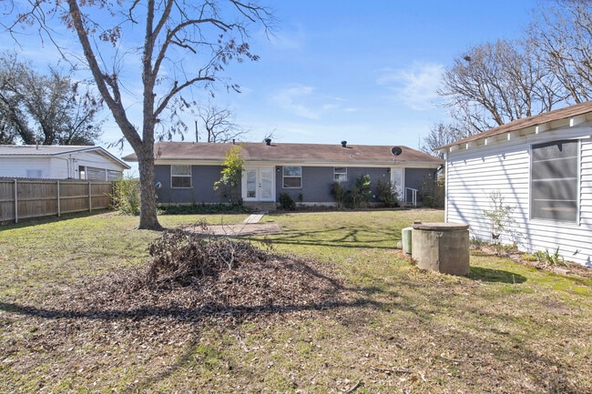 Building Photo - 1711 Gene Dr