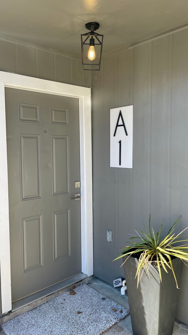 Building Photo - 521 Ferguson St