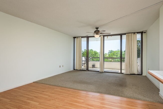 Building Photo - Harbor Oaks Place