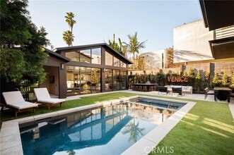 Building Photo - 354 5th