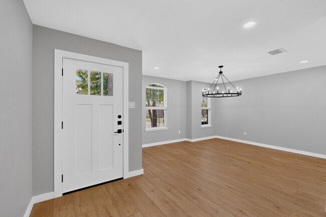 Building Photo - Spacious Renovation Ready To Be Called Home!!!