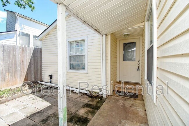 Building Photo - 11366 Oakcenter Dr