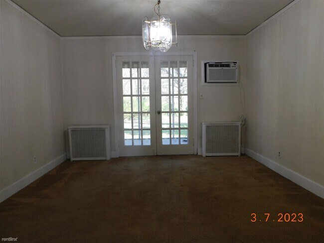 Building Photo - 2 br, 1 bath Duplex - 6230 Sedgefield Dr A...