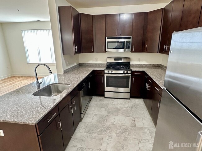 Building Photo - 101 Roosevelt Ave