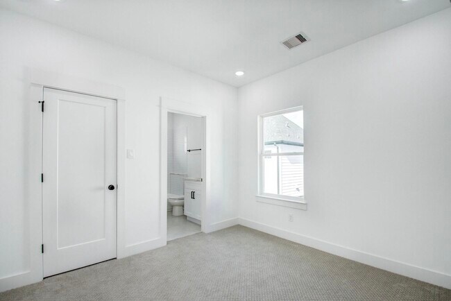 Building Photo - 2803 Anita St