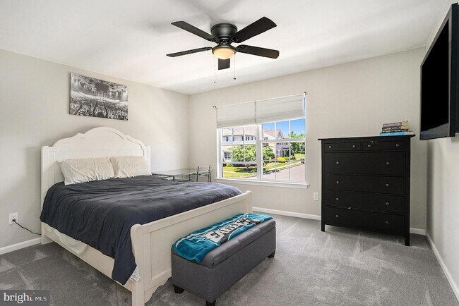 Building Photo - 5905 Drawbridge Ct