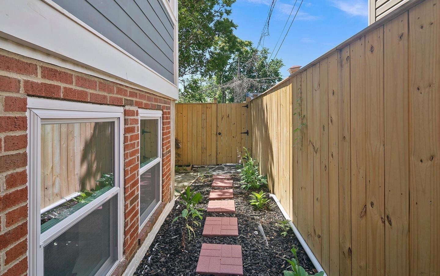 Building Photo - 1336 Quincy St NW