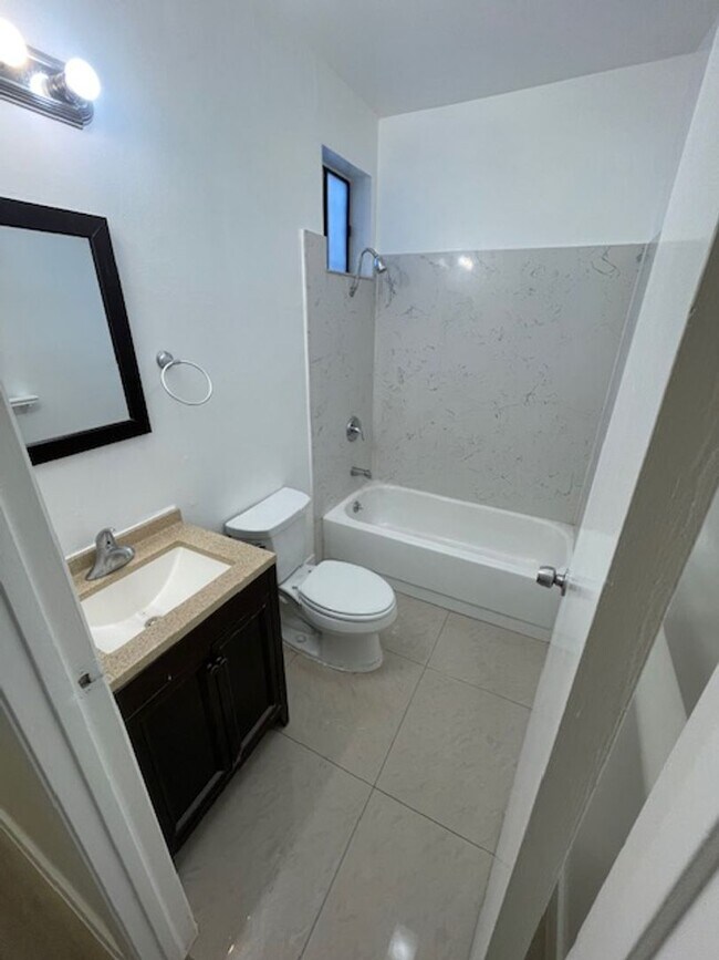 Building Photo - 1946 E 20th St