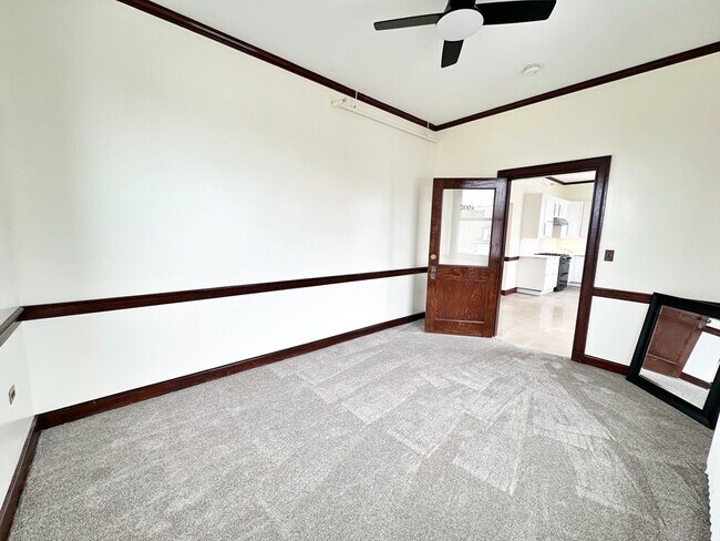 Building Photo - 154 Maverick St