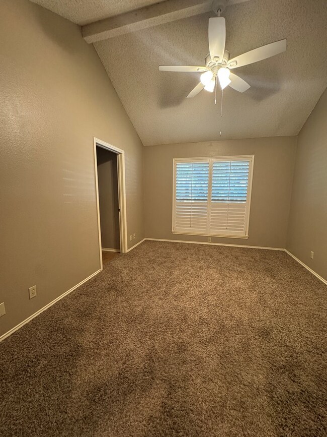 Building Photo - 3228 Elma Dr