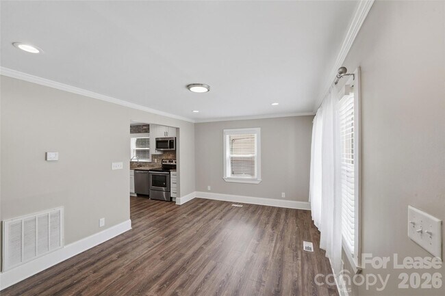 Building Photo - 4239 Dinglewood Ave