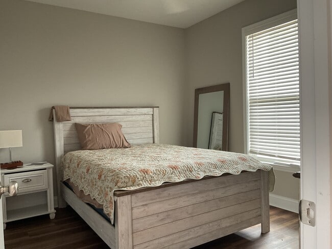 Building Photo - 159 W 1st St