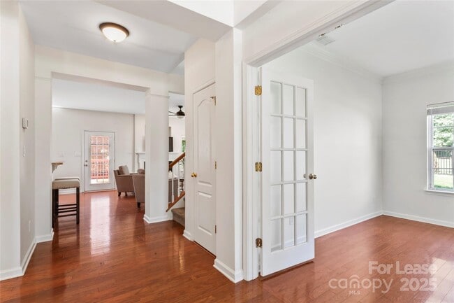 Building Photo - 2003 Red Carpet Ct