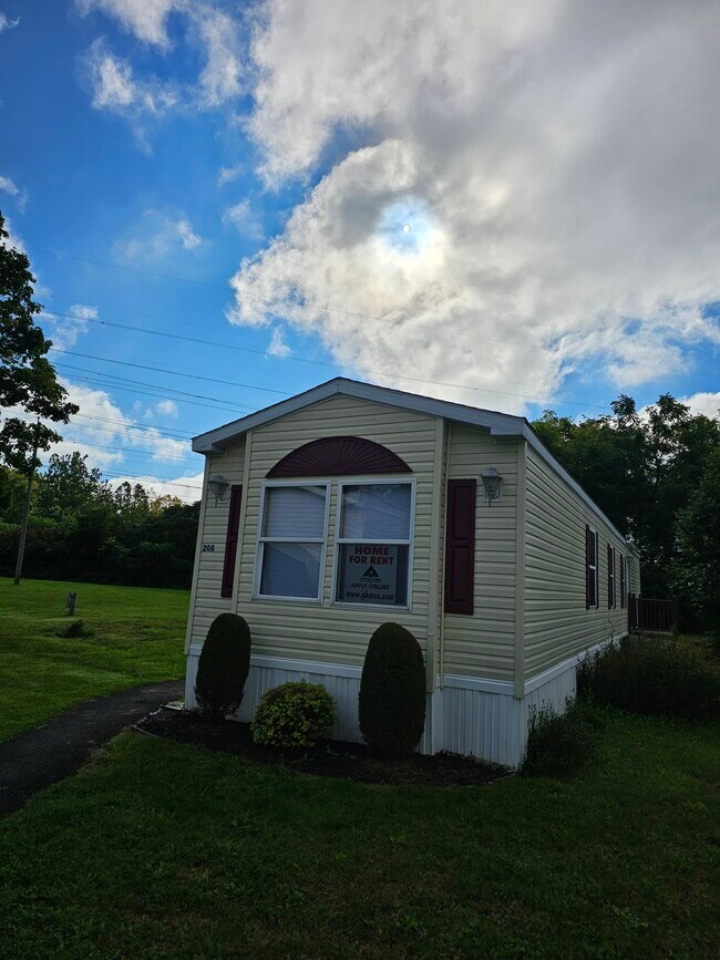 Building Photo - 208 Maverick Ln