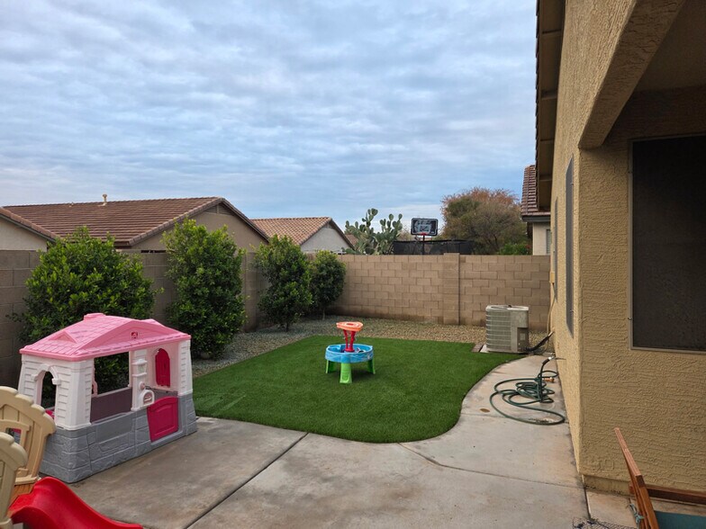 Building Photo - 12527 W Campina Dr