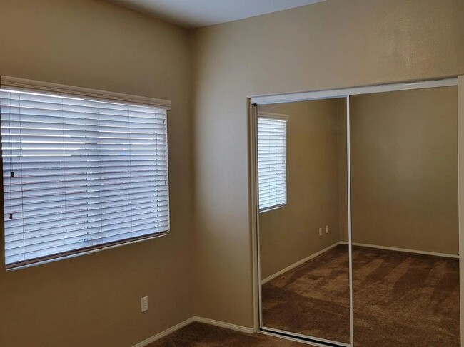 Building Photo - 2274 Purple Finch Ct