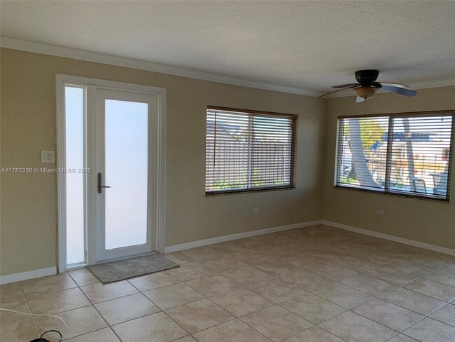Building Photo - 136 Gardenia St