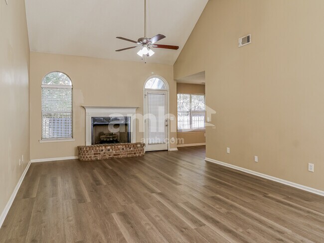 Building Photo - 154 Jamestown Dr