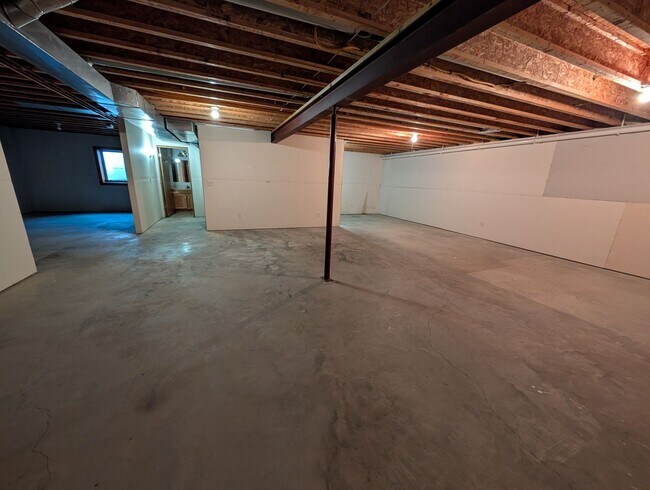 Building Photo - 63660 Hidden Ridge Ct