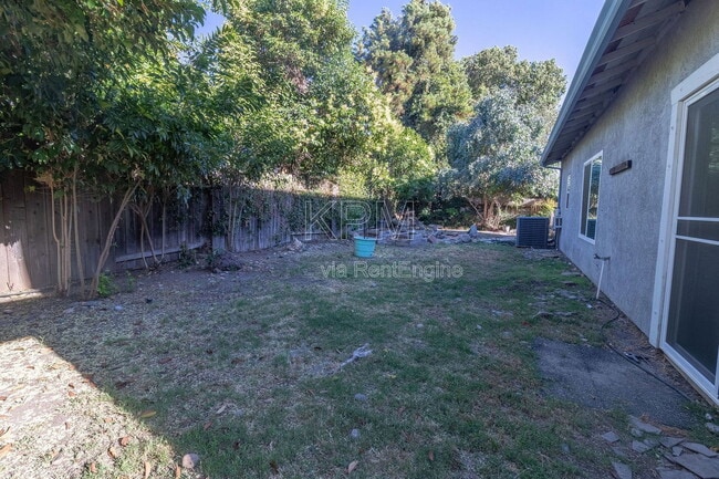 Building Photo - 2828 Smoke Tree Cir