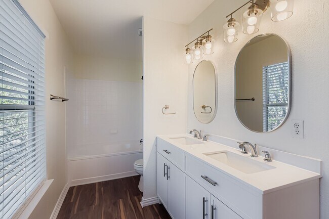 Building Photo - 8046 Thaxton Rd