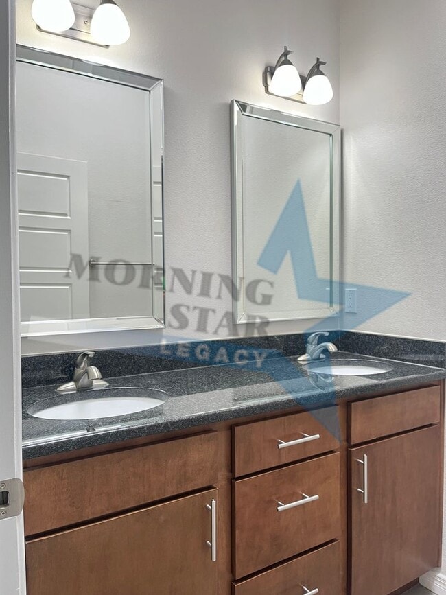 Building Photo - Charming 3-bedroom, 2-bathroom w/ views!