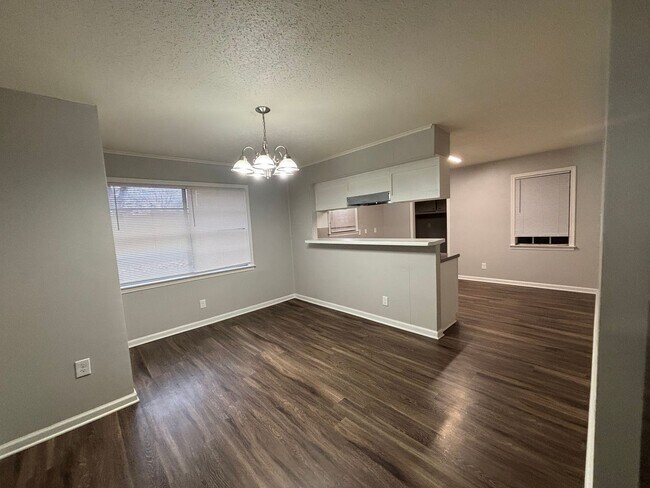 Building Photo - 2567 Thackery Dr